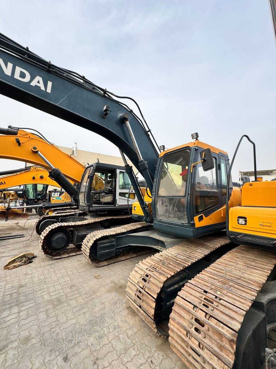 Hyundai R220LC-7 экскаватор сотилади