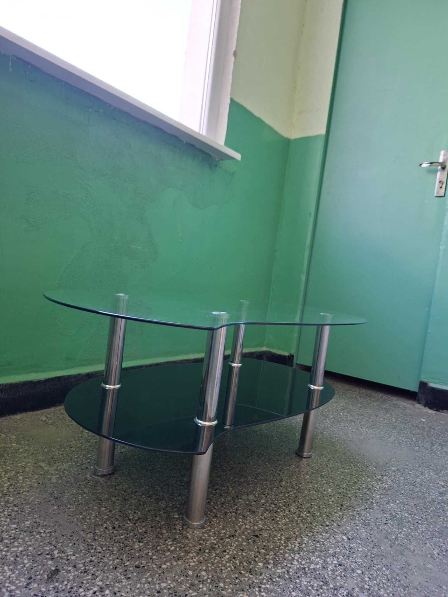Стъклена маса подходяща за дневна стая