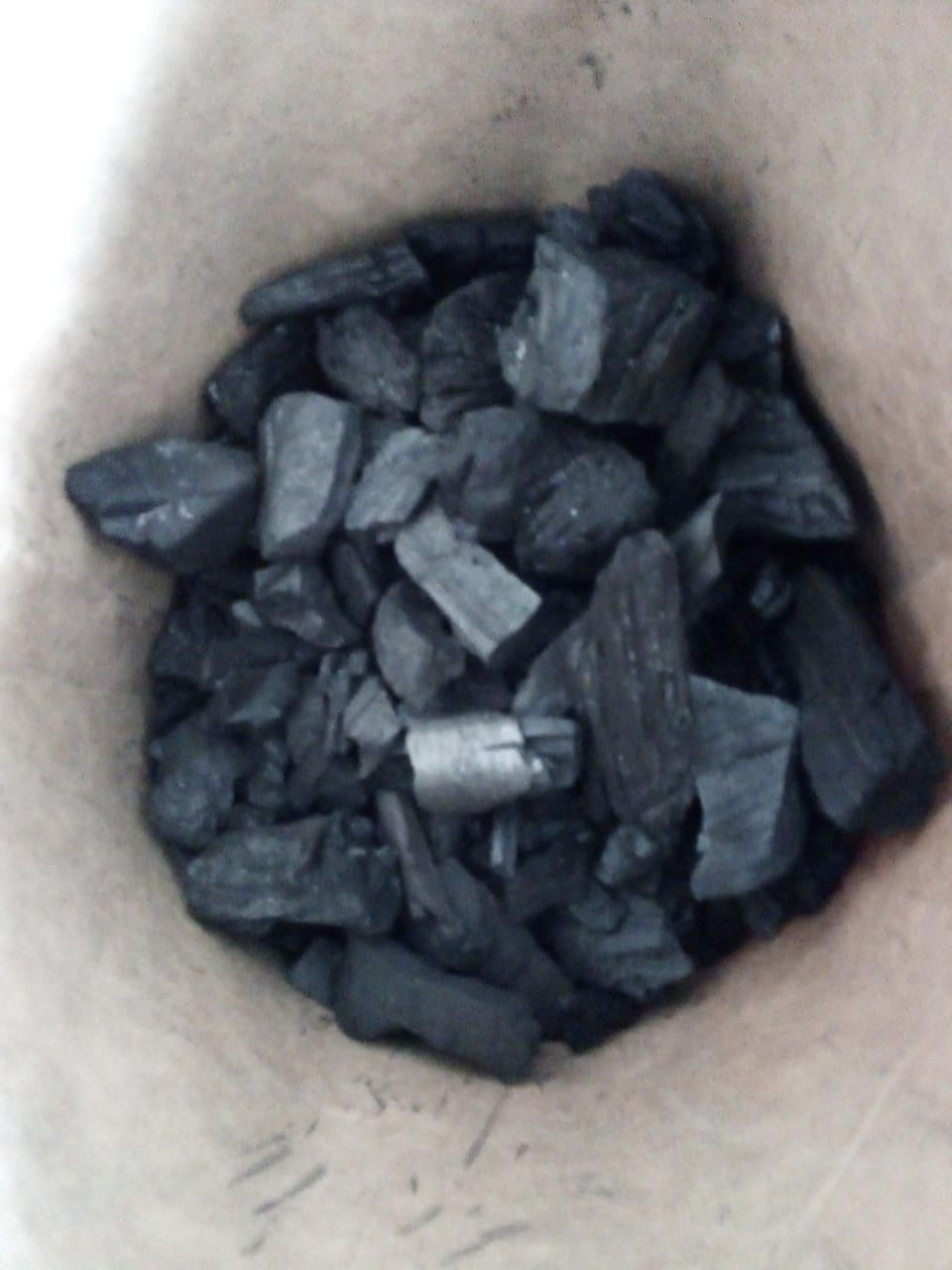 Древесный уголь березовый для шашлыка, качество супер.