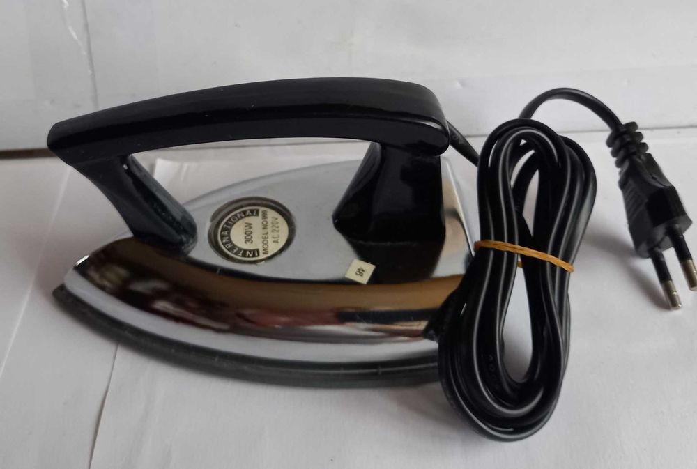 Fier de călcat mini, vintage, de voiaj, functional (100 - 85 lei)
