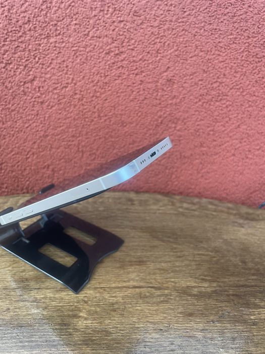 Iphone 12 64 gb бял white