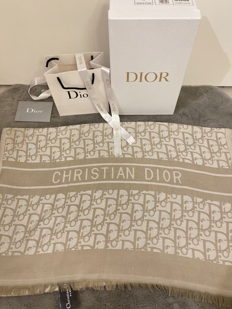 Esarfa Christian Dior crem