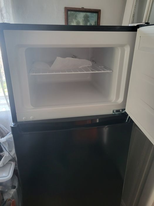 Vând frigider HEINNER