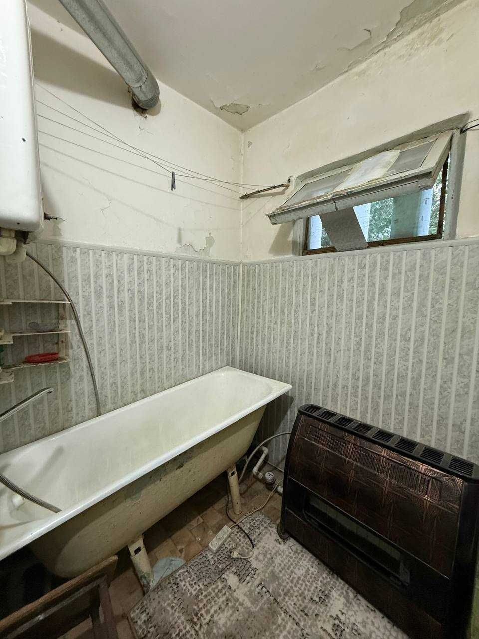 BUXORODA xonadon kvartira uy sotiladi 2 xonali 60m² 1-qavat.