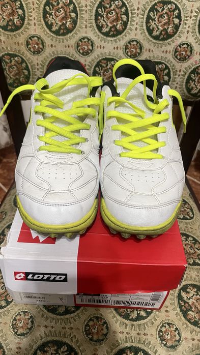 Ghete fotbal sintetic Lotto