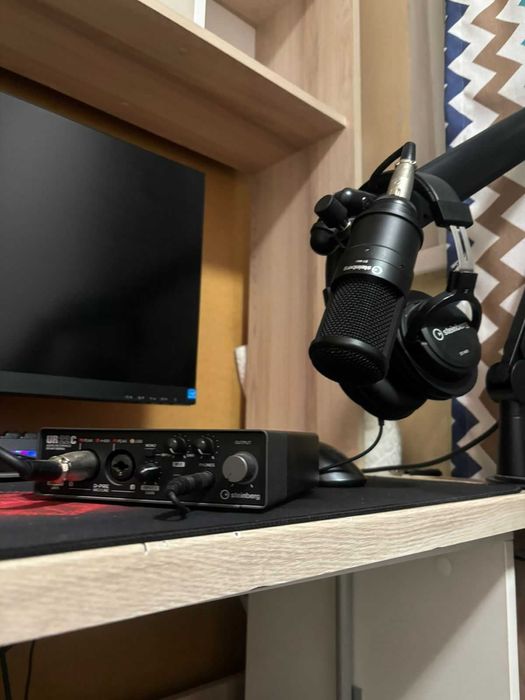 Микрофон наушники, стойка, steinberg в хорошем состоянии с коробкой