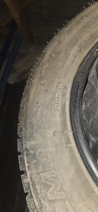 Продам зимние шины, размер 225×65 R17.
