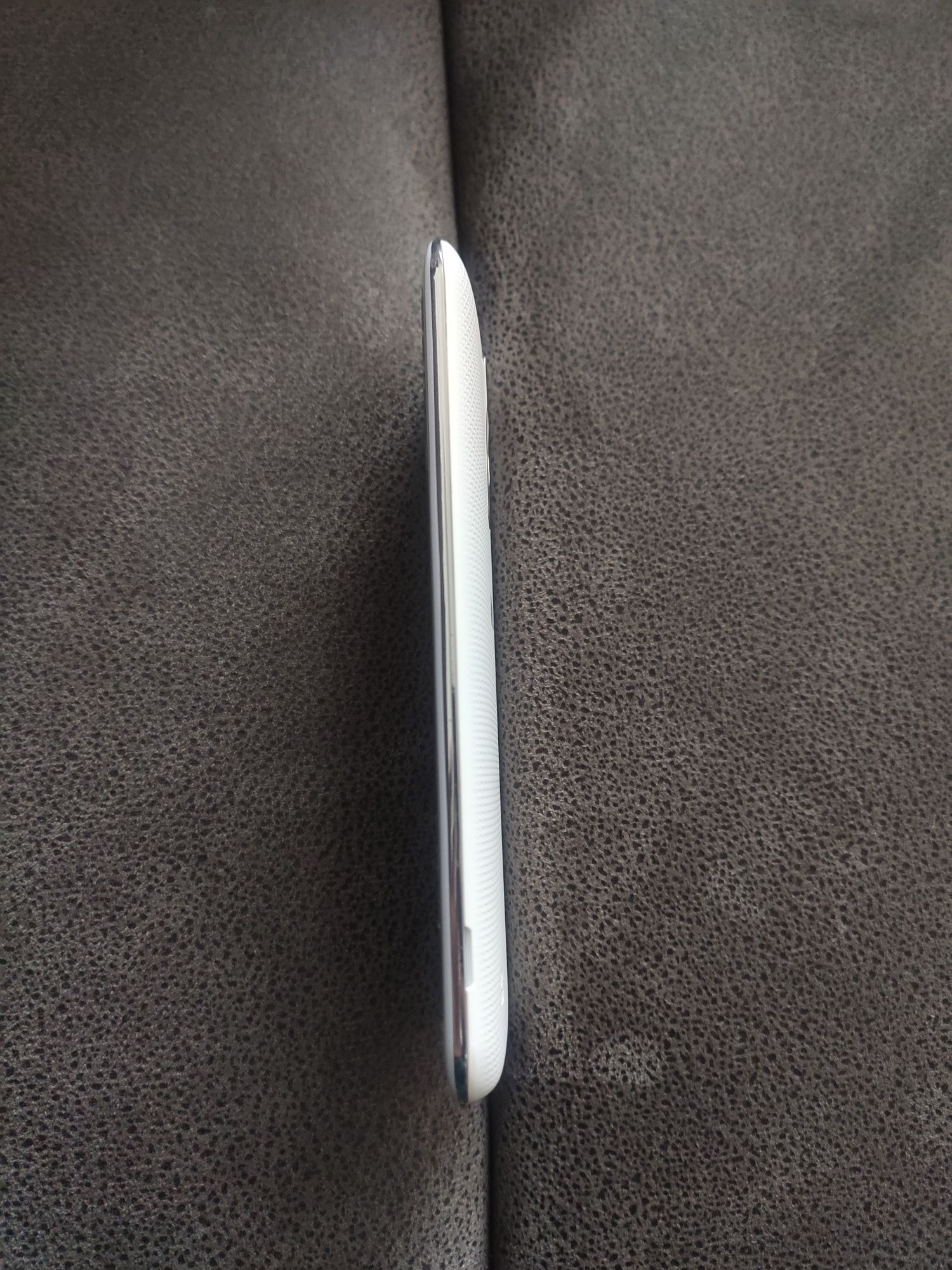 Продавам LG K10 LTE K420N 16GB 4G бял