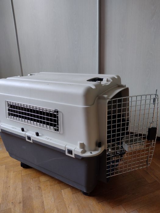 Транспортна клетка за куче на колелца