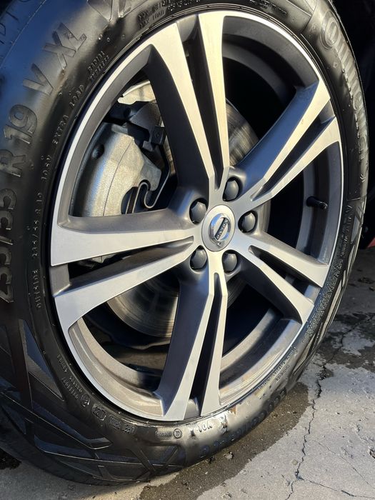 Jante cu anvelope/235/55/19 originale Volvo! Anvelopele au rulat 2 sez