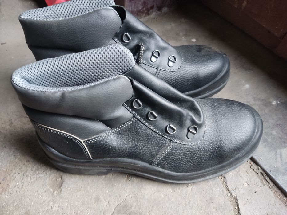 Продам рабочие ботинки