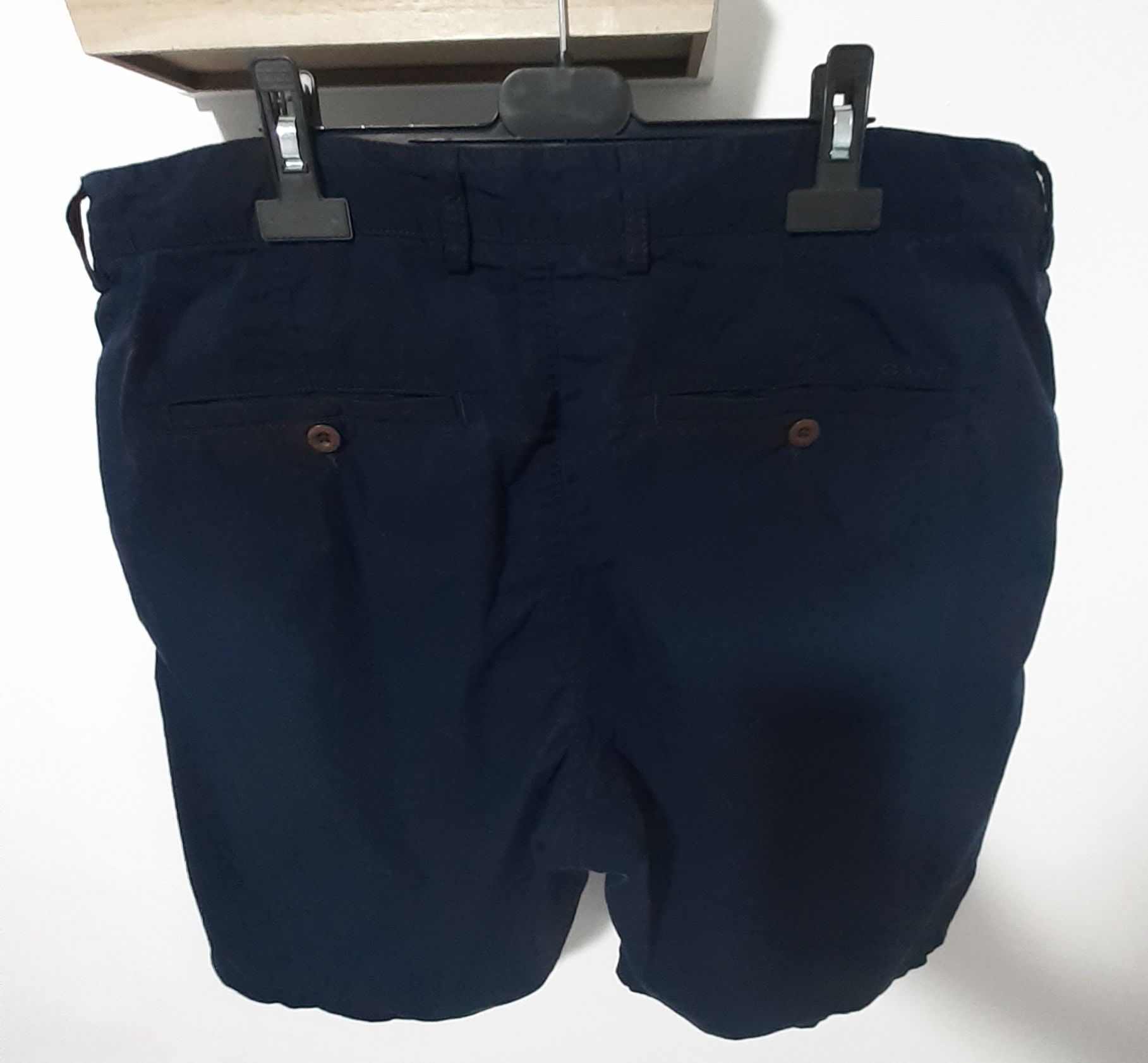 Pantaloni scurti GANT marimea M/ 94cm talie. Originali.