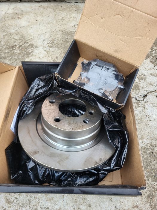 Discuri si placute noi,punte spate  Bmw seria 1 E87  E81