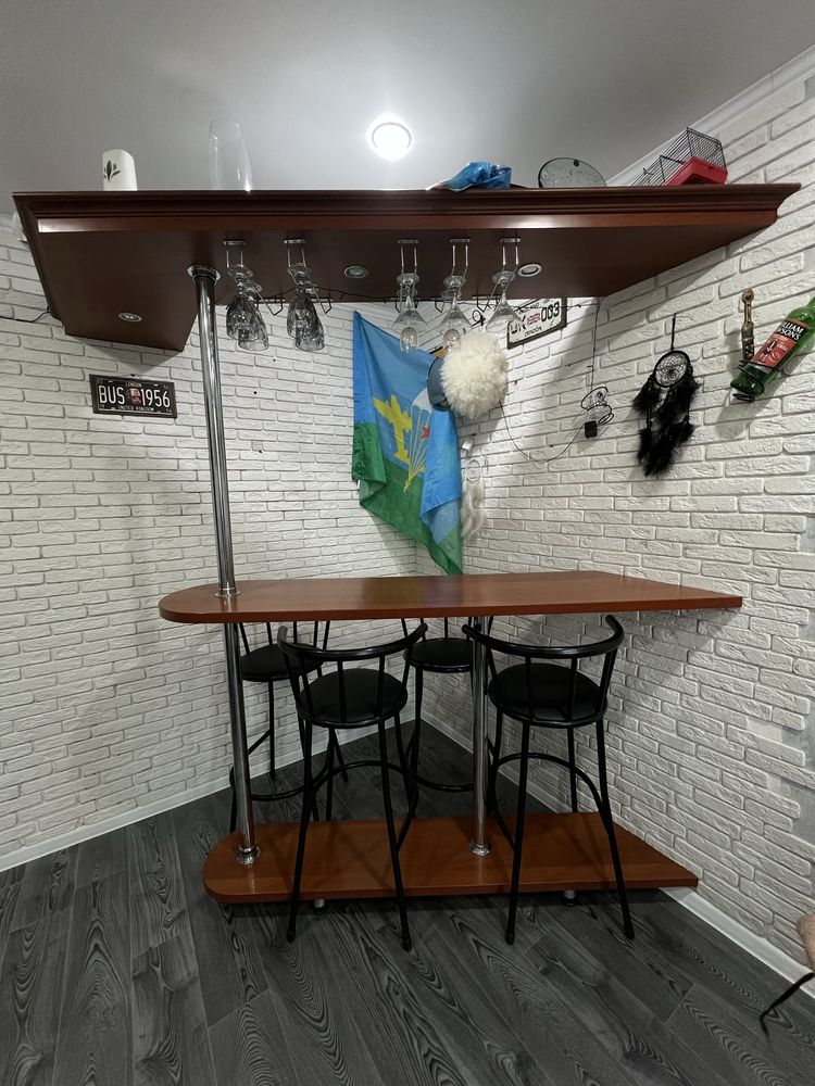 Бар , барная стойка , стол
