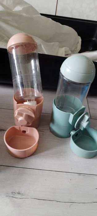 Dozatoare de hrana și apa pentru animale