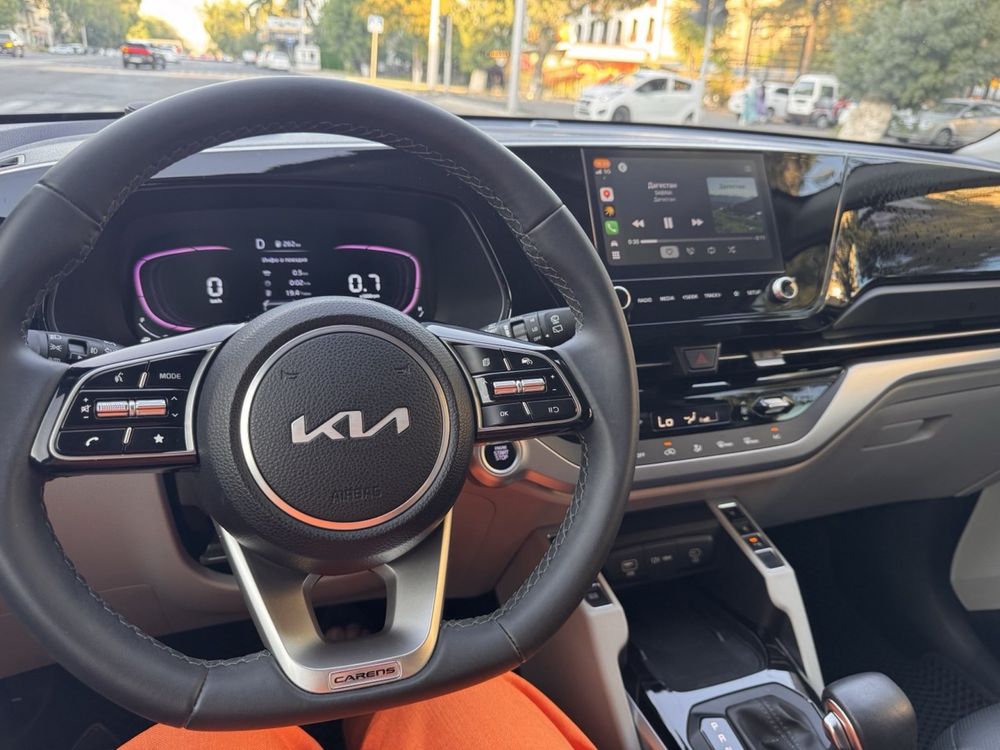 Продам автомобиль Kia Carens 6 местный