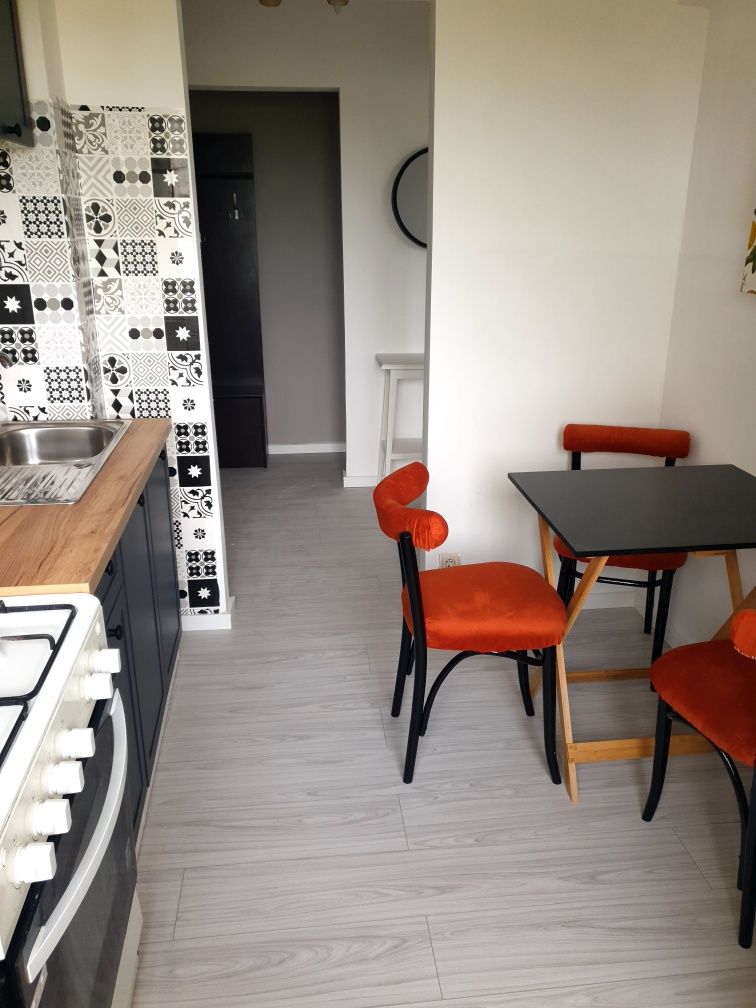 Apartament 2 cam metrou Titan