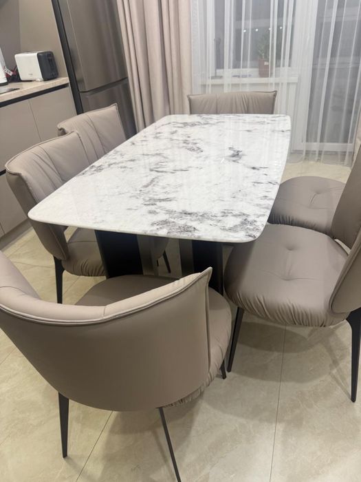 Продам шткарный кухоный стол