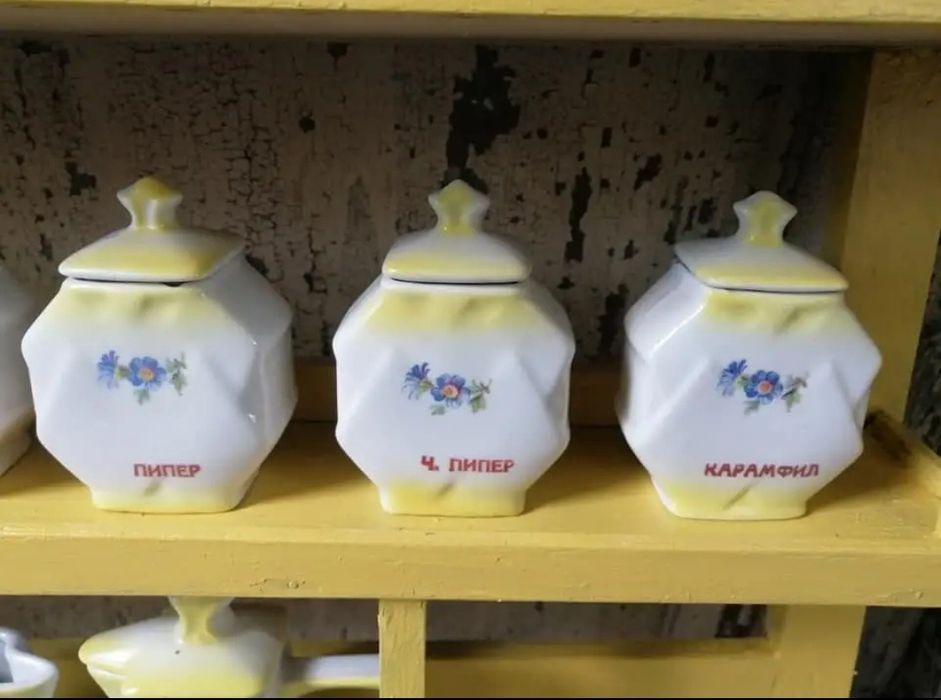 Сервиз за подправки +поставка