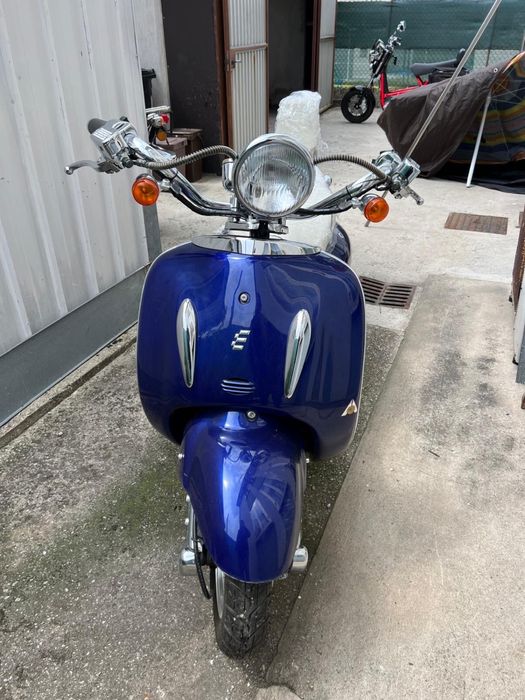 Vand Scuter etropolis 2000w