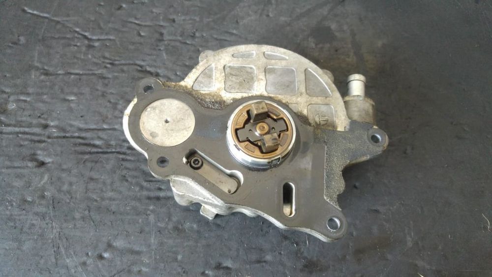 pompa vacuum 2.0 tdi vw golf 6 audi a4 b8 audi a5 8t seat altea 5p  03l145100f