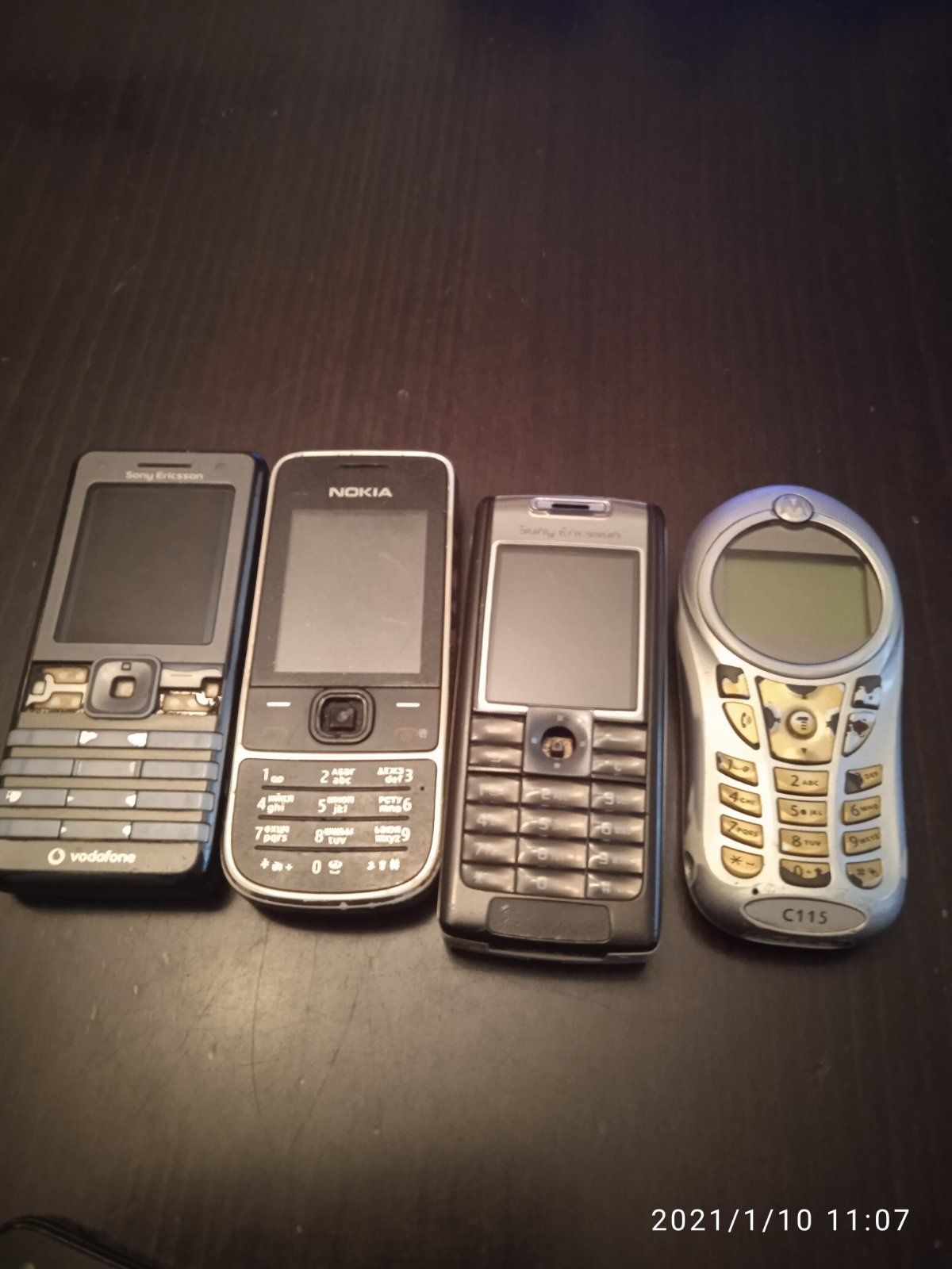 Стари   телефони и таблети неработещи