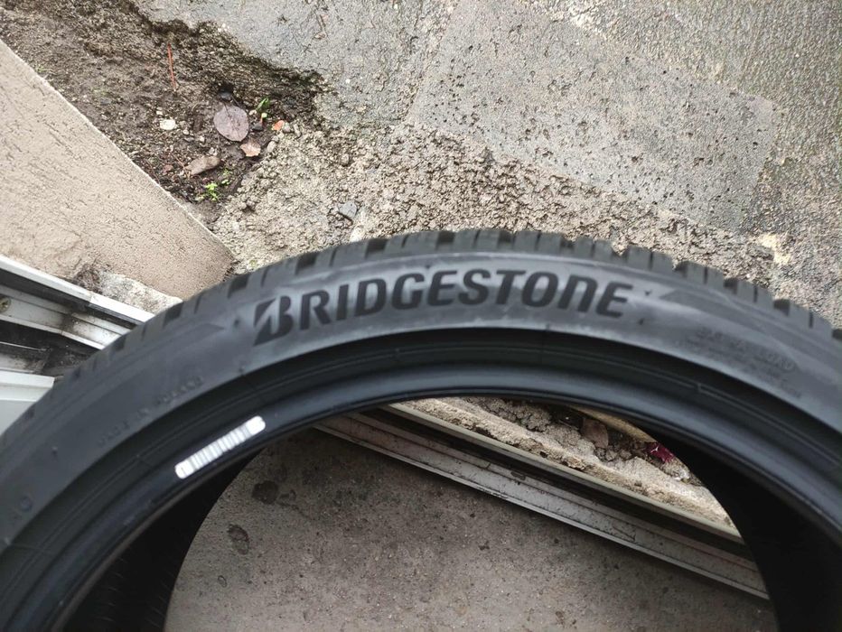 225/40/18 2бр BRIDGESTONE зимни