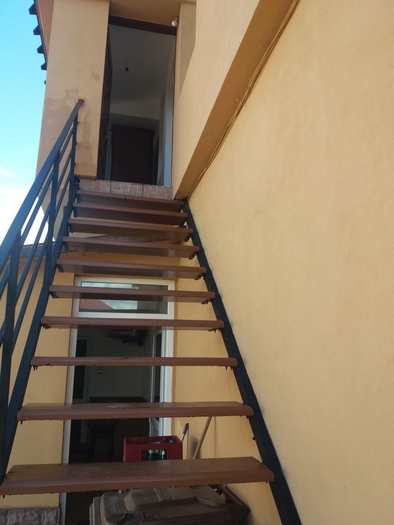 Imobiliare camera in locatie cu trei camere,hol,2 bai,bucatarie toate