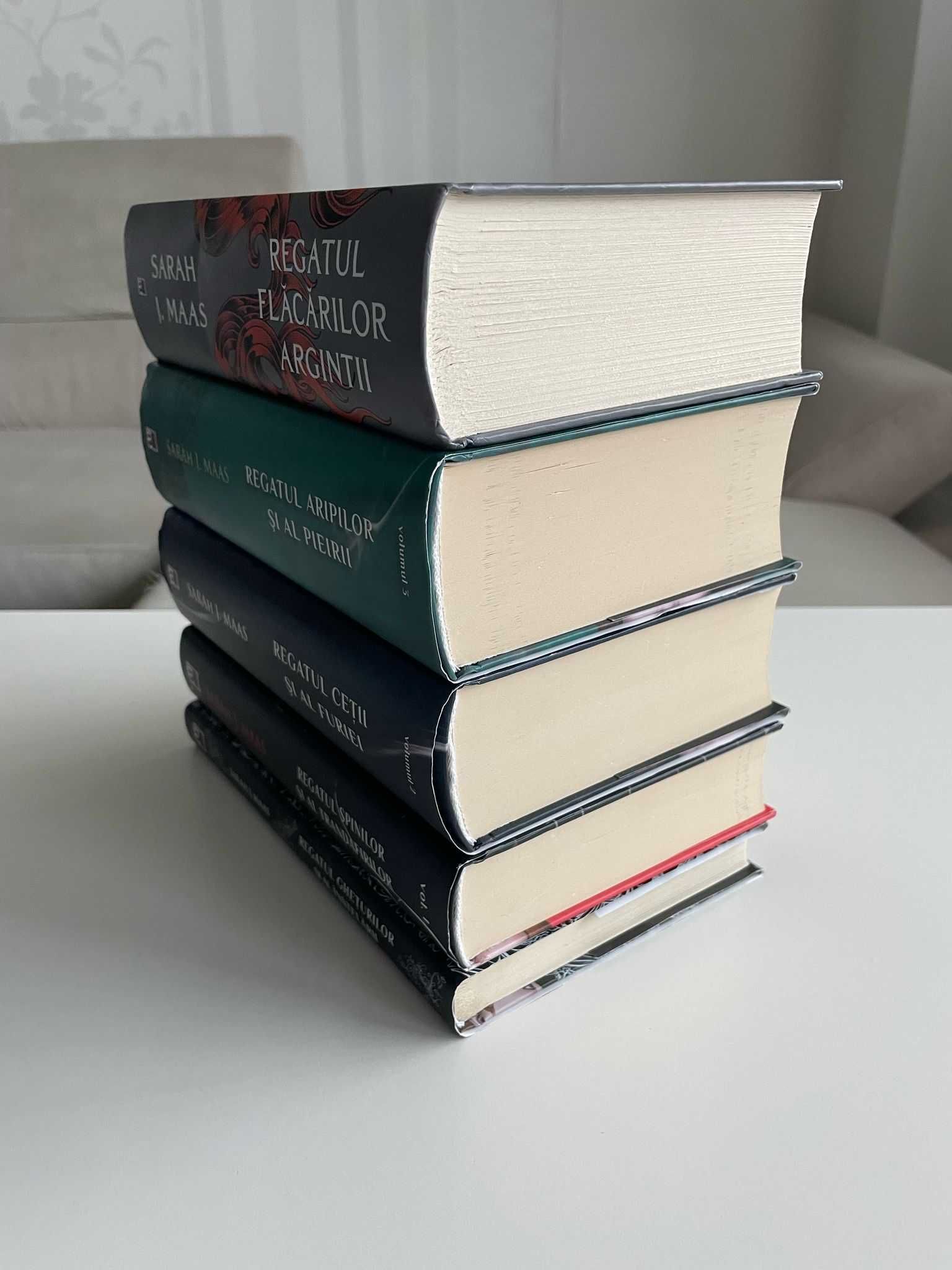 Seria acotar regatul spinilor si al trandafirilor sarah j maas