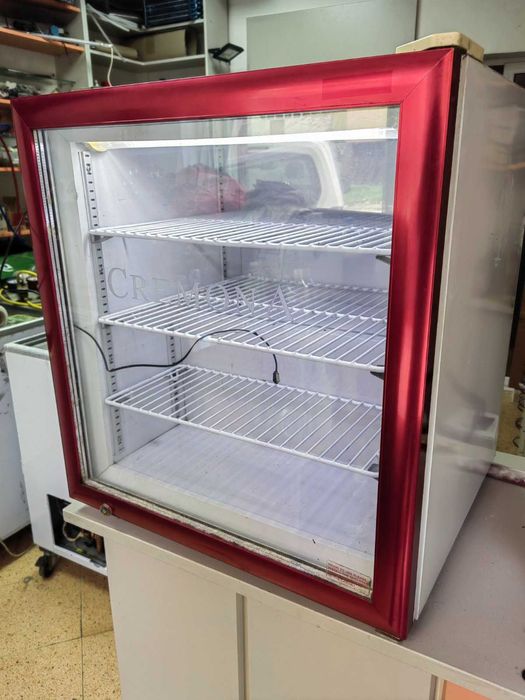 Фризер за сладоледени торти