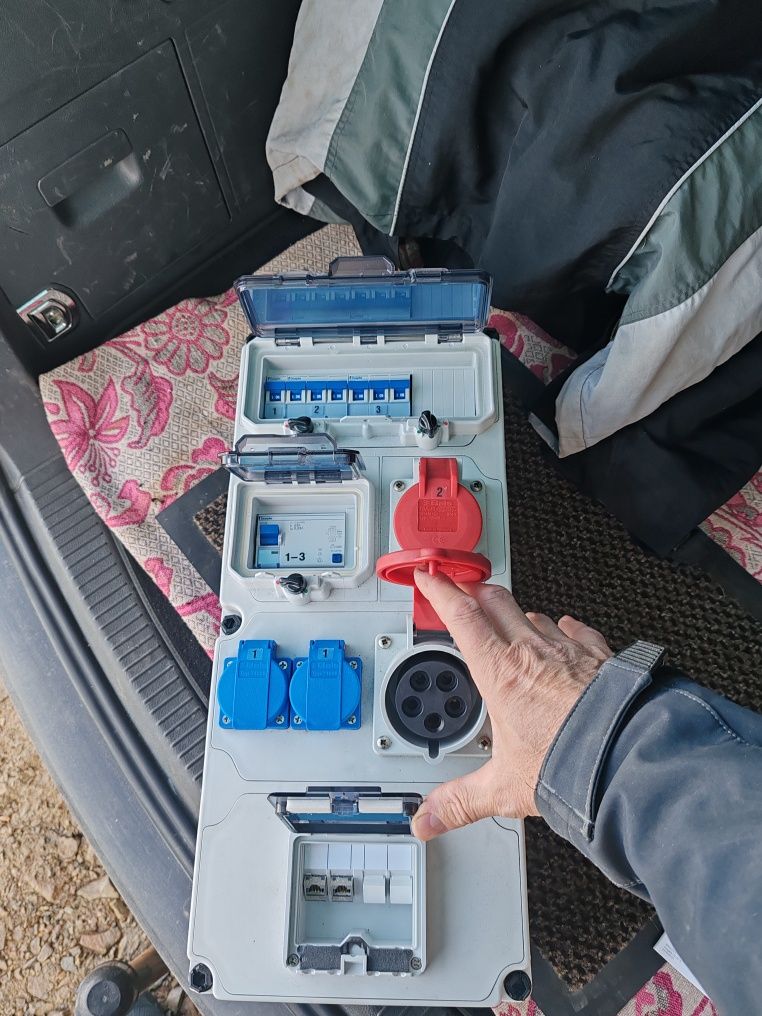 Tablou electric nou, gata echipat
