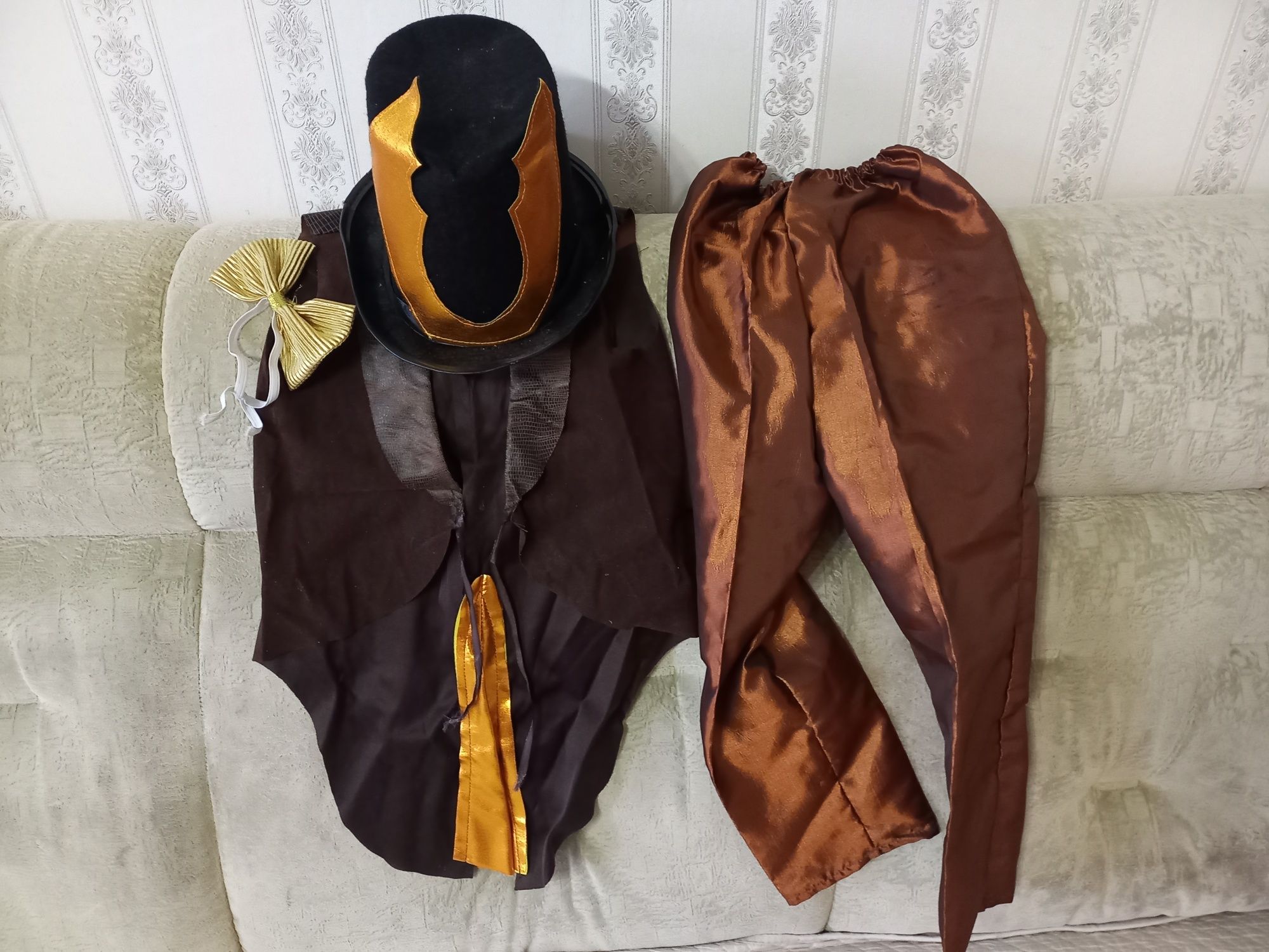 Продам новогодний костюм (жук)