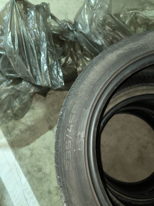 Vând anvelope iarnă Nokian WR A4 – 235/45 R17 97XL (set 4 bucăți)