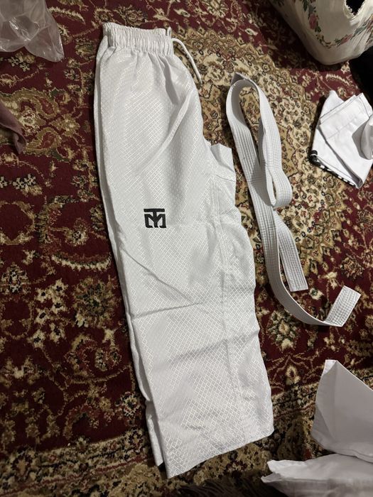 Taekwando formalari sotiladi deyarli yangi 3,4marta kiyilgan