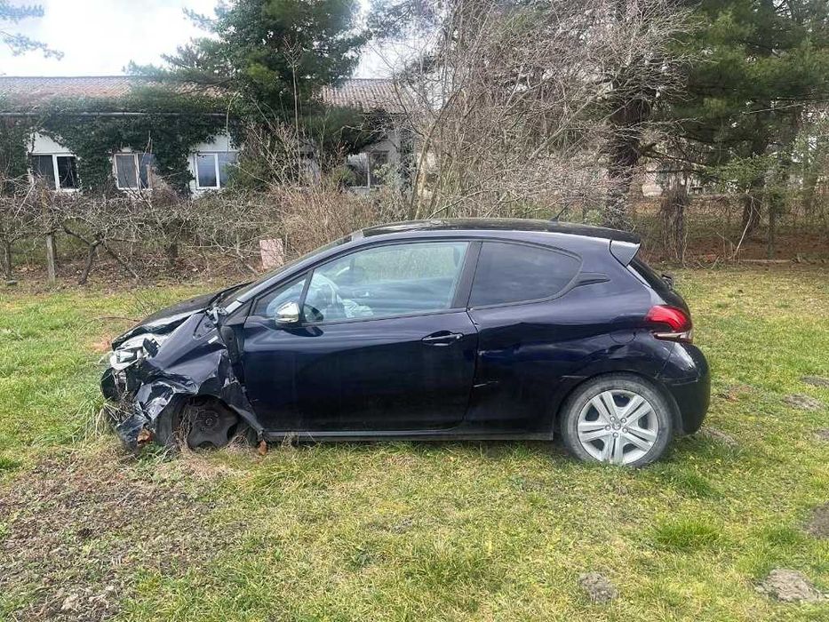 Dezmembrez Peugeot 208 Coupe Facelift 1.6 BlueHdi BHY 100 cai