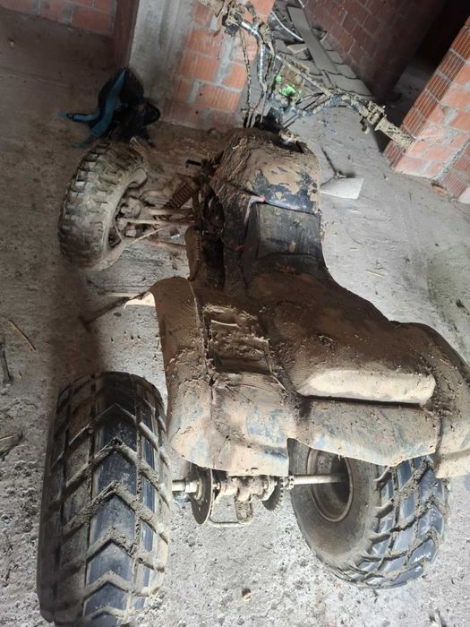 Vând atv 200cc .