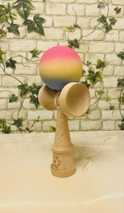 Kendama lemn bila mata.