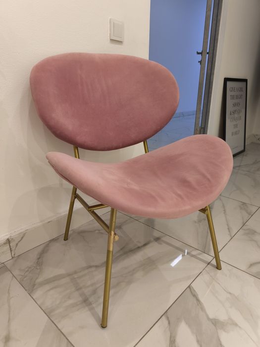 Кресло розовое с золотыми ножками