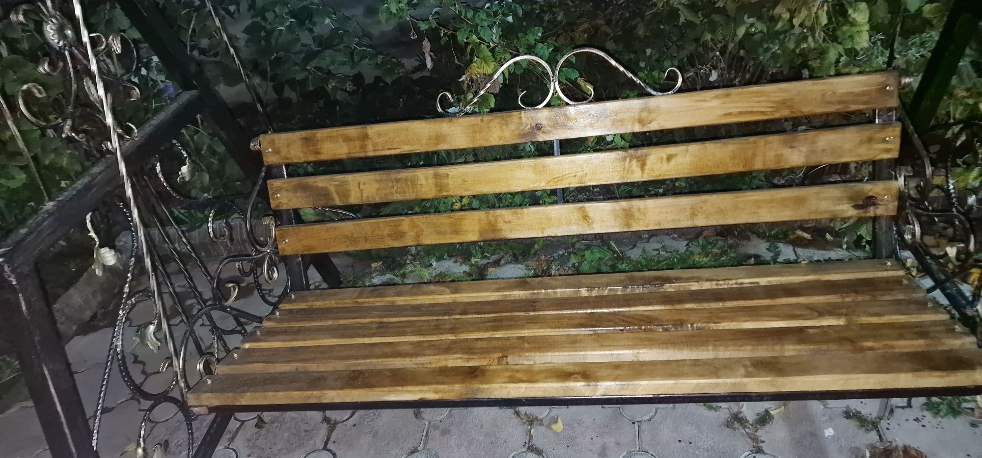 Качели из металла во двор