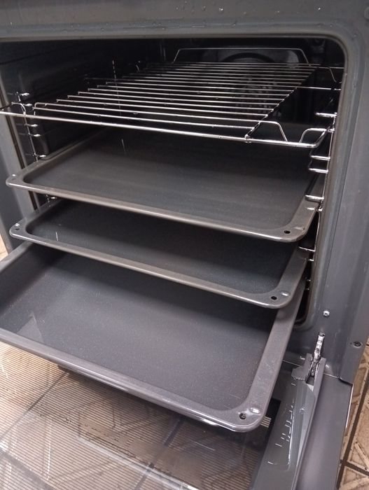 Свободно стояща печка с керамичен плот Gram 2 години гаранция!