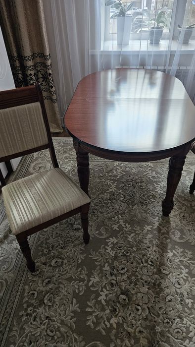 Продается Стол. Стол раскладывается