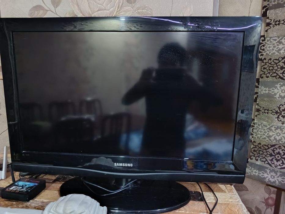 Продам телевизор в хорошем состоянии Samsung 32 дюйма за 700.000 тысяч