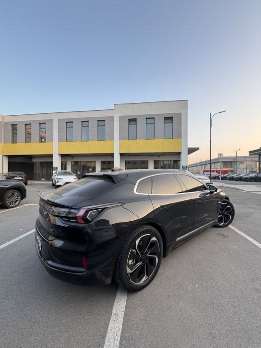 Zeekr 001 YOU qora 33.900$