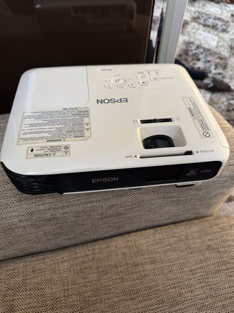 Продам проектор EPSON EB-S04