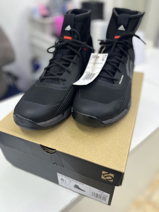 Продам обувь Adidas originals