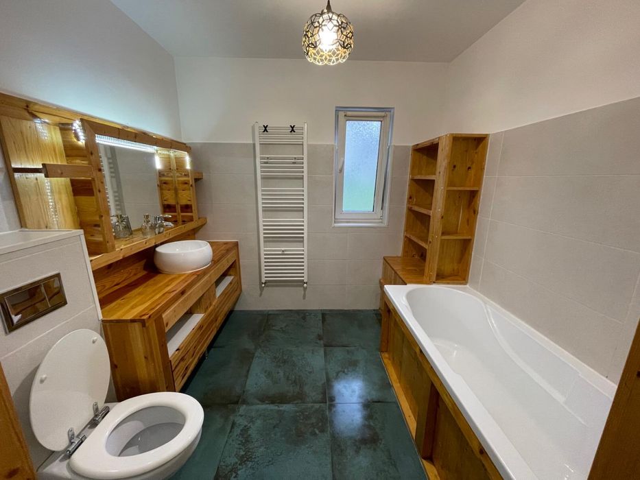 Inchiriez apartament 3 camere Floresti