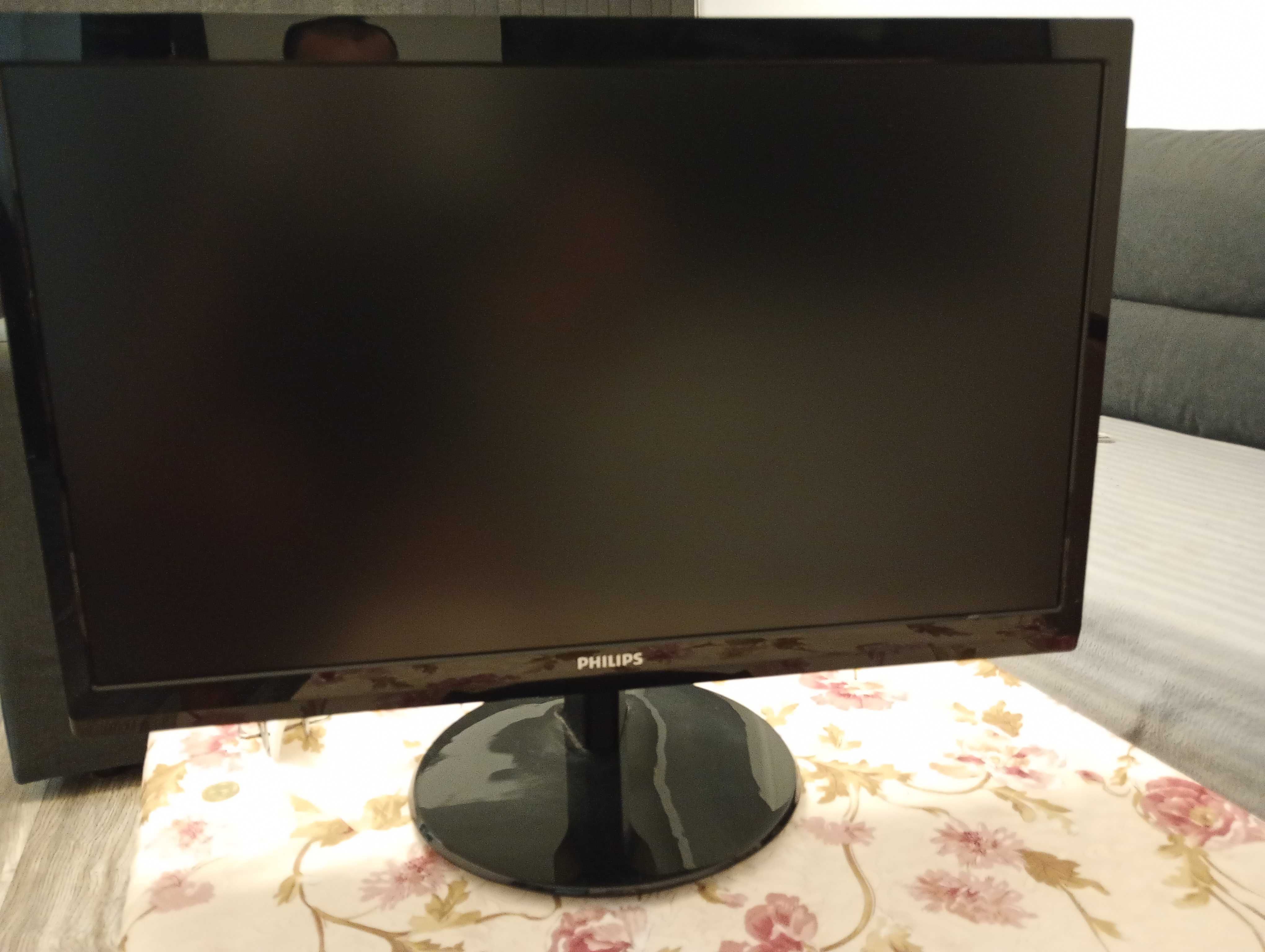 Продавам 24'' монитор Philips 246V5L