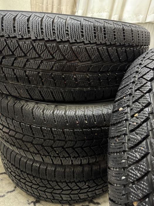 Продаю чистую зимнюю резину 245/60/18