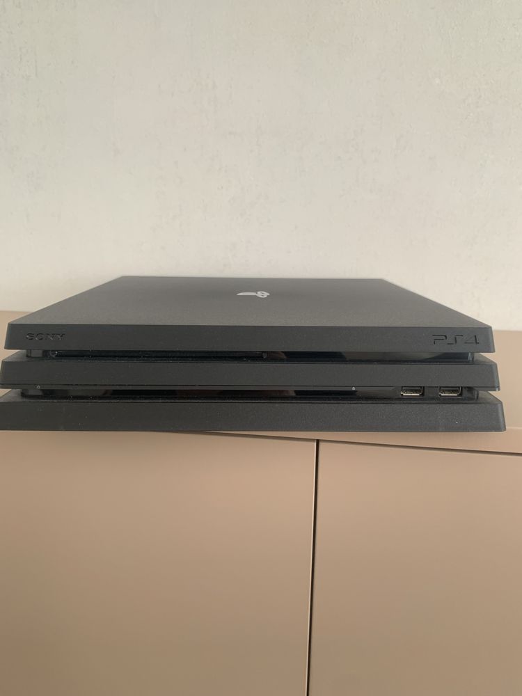 Продается Playstation 4 pro 1 TB