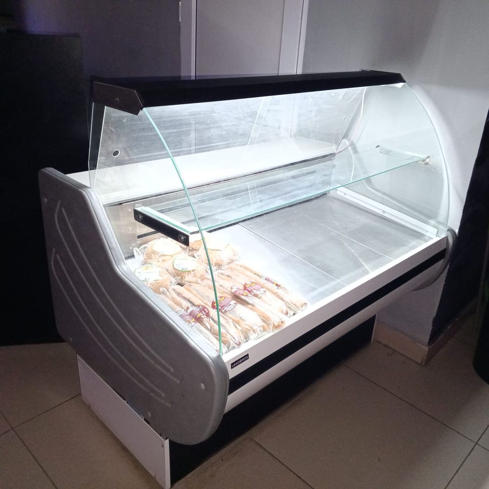 Продается витринный холодильник
